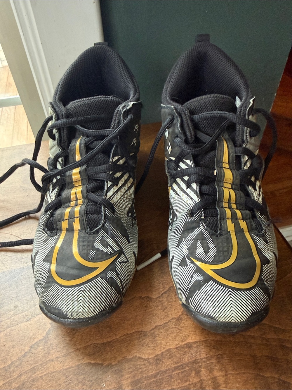 Nike Kids Black and Yellow Patterned Sneakers